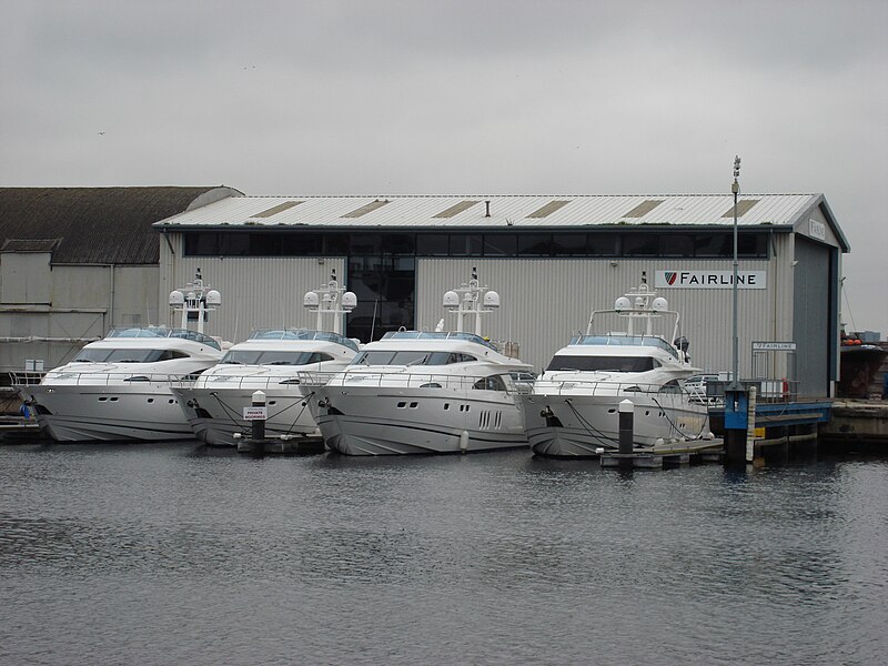 Fil:Fairline testing facility Ipswich and 4 Yachts.jpg