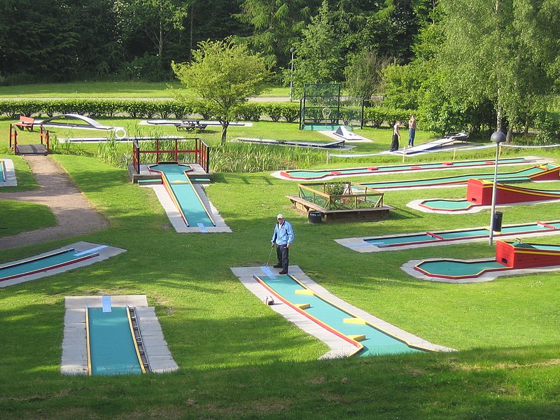 Fil:Bulltoftaparken, Minigolfbanan.jpg