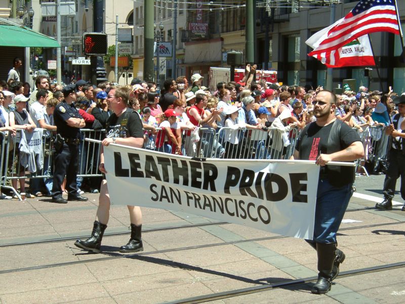Fil:Leather Contingent Pride 2004.jpg