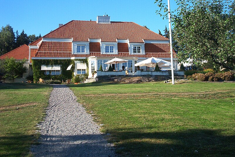 Fil:Villa Söderås Lidingö aug 2004.jpg