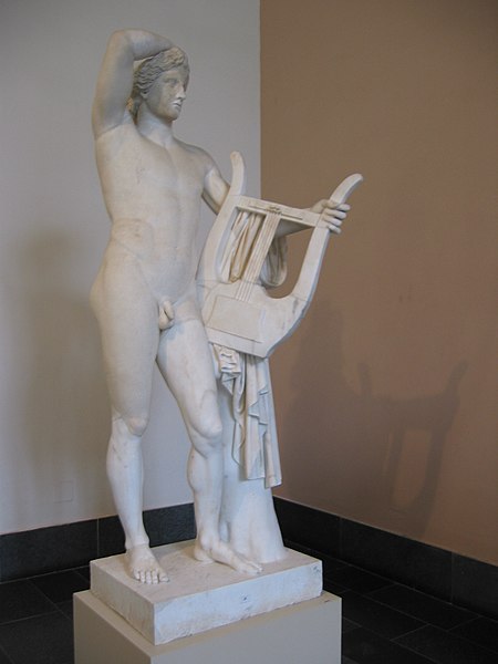 Fil:2005-12-28 Berlin Pergamon museum Statue of Apollon with Kithara.jpg