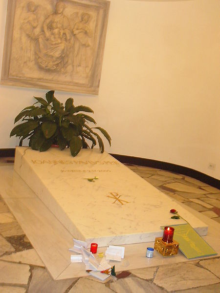 Fil:Ioannes Paulus PPII tomb.jpg