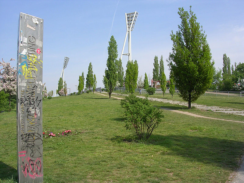 Fil:Mauerpark-Berlin-1.jpg