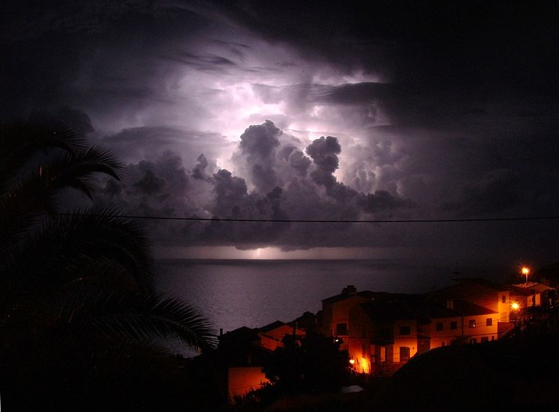 Fil:Thunder lightning Garajau Madeira 289985700.jpg