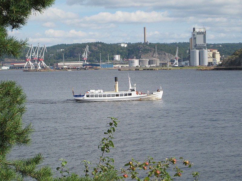 Fil:Gustafsberg-ferry-at-sea1.JPG