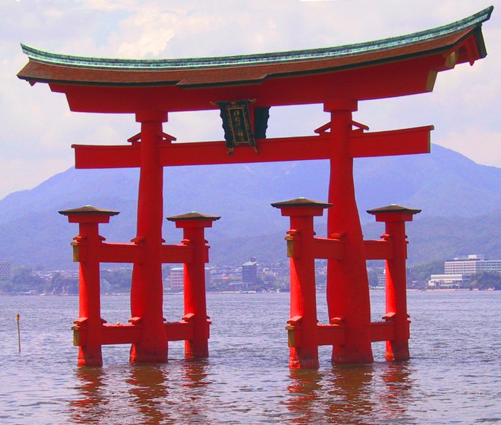 Fil:Itsukushima torii angle.jpg