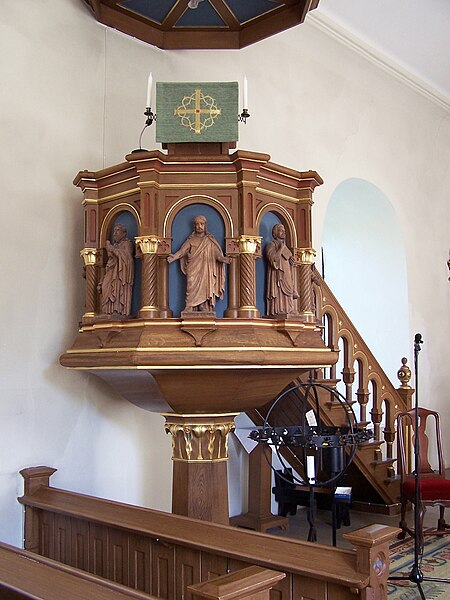 Fil:Tirups kyrka pulpit.jpg