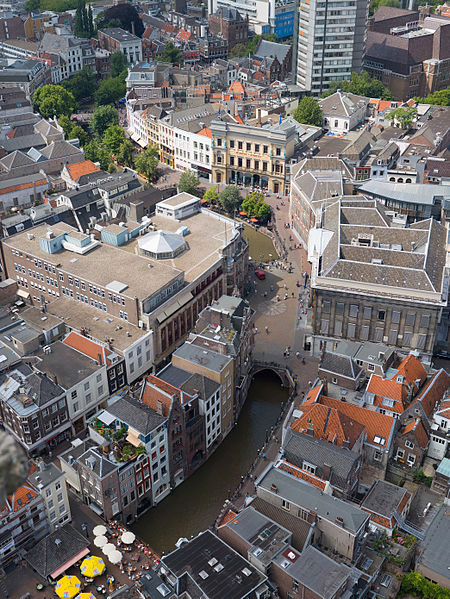 Fil:Utrecht Canals Aerial View - July 2006.jpg