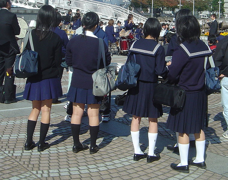 Fil:Japanese school uniform dsc06052.jpg