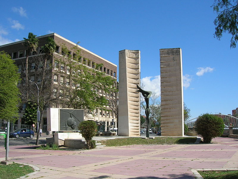 Fil:Monumento juan de la cierva-Murcia.JPG